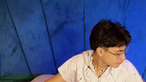 Aaron Ezequiel online show from October 16, 10:30 pm