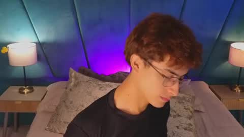 Aaron Ezequiel online show from July 23, 12:58 pm