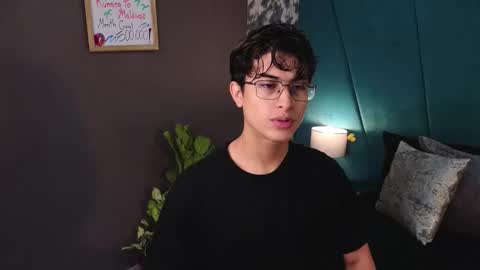 Aaron Ezequiel online show from June 6, 12:22 pm