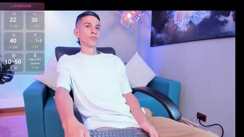 Aaron online show from March 21, 7:40 pm