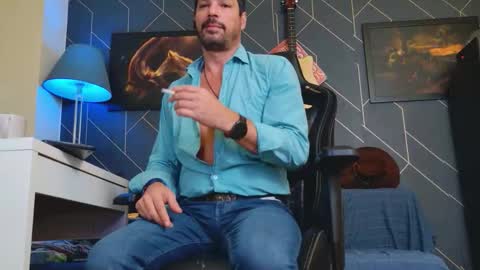 Aaron online show from October 4, 3:04 am