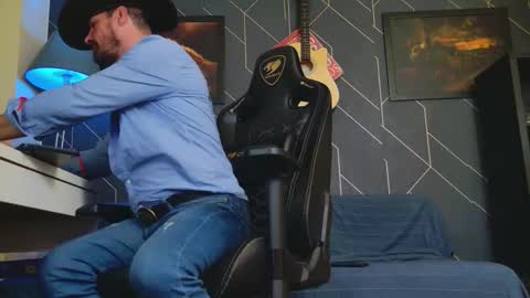 Aaron online show from October 21, 4:28 am