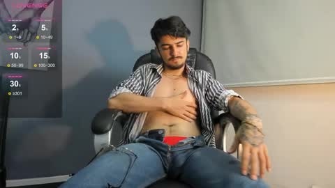 aaronfuentes7 online show from September 19, 11:30 pm