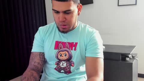 ig aaron hunter123 online show from April 6, 1:23 pm