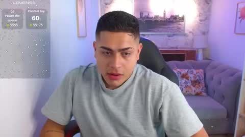 Snapshot of aaronn_12 chatting on September 19, 12:20 pm Aaron online show from September 19, 12:20 pm