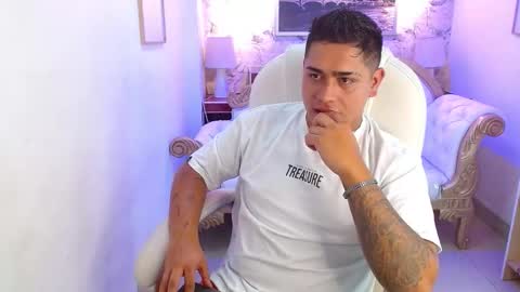 Aaron online show from December 5, 11:41 am