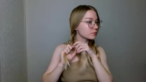 Abby Lovense is active online show from December 1, 12:03 pm