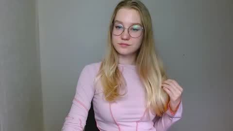 Abby Lovense is active online show from December 21, 3:40 pm