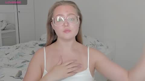 Abby    Stream at Sat  Sun  Mon  Fri online show from October 25, 2:17 pm