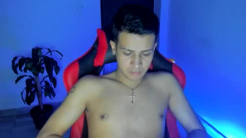 Independence model AbelAsburgo online show from December 19, 7:04 am