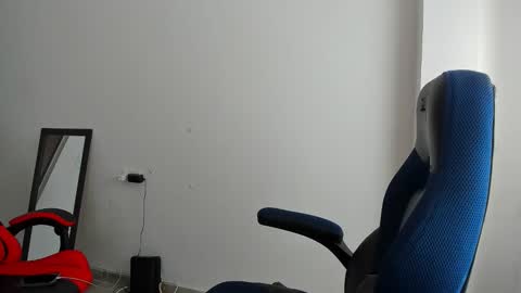 Independence model AbelAsburgo online show from February 11, 7:07 pm