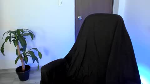 Independence model AbelAsburgo online show from October 11, 8:12 pm