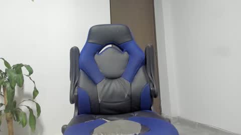 Independence model AbelAsburgo online show from January 11, 1:44 am