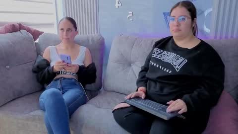 abella_as_ online show from January 16, 2:26 pm