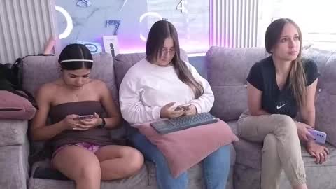 abella_as_ online show from February 27, 2:21 pm