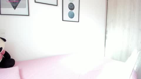 Snapshot of abigail_w chatting on December 18, 1:02 pm abigail online show from December 18, 1:02 pm