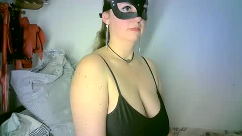 Snapshot of abigailove4u chatting on February 18, 9:53 pm GoldenFish online show from February 18, 9:53 pm