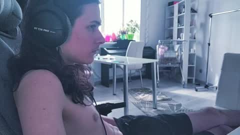 hi  cum in pvt noi extra tip online show from April 13, 9:57 am