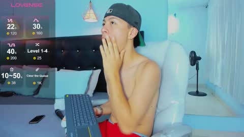 abraham_horny18 online show from November 5, 8:33 pm