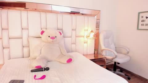 abril_cooper11 online show from September 29, 8:19 pm