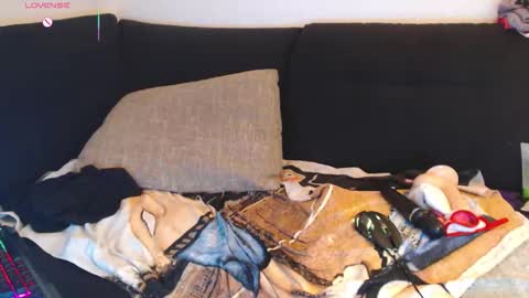 Absenta vert online show from October 17, 11:47 am