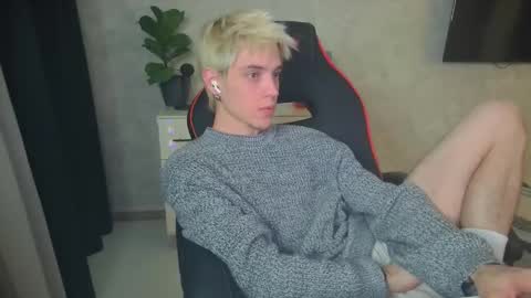 Snapshot of abslut chatting on October 2, 5:23 pm abslut online show from October 2, 5:23 pm