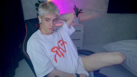 Snapshot of abslut chatting on September 13, 6:21 pm abslut online show from September 13, 6:21 pm