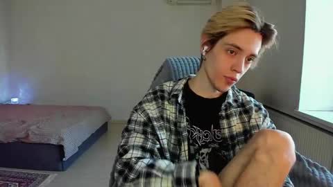 abslut online show from April 16, 5:51 am