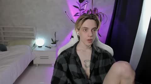 abslut online show from May 19, 2:02 pm