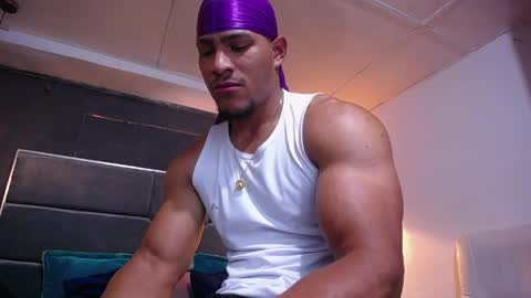 adam_fit19cm online show from April 1, 2:03 pm