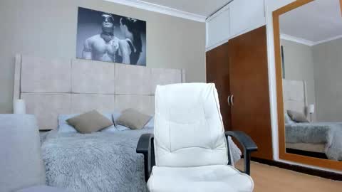 adam_piarse online show from October 14, 12:52 pm