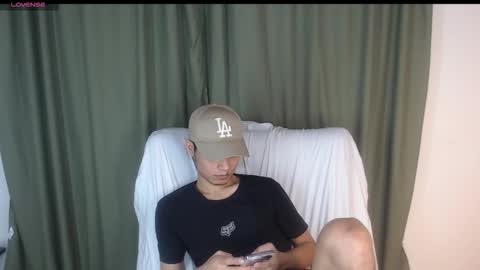 adam_sinclair online show from November 4, 4:14 am