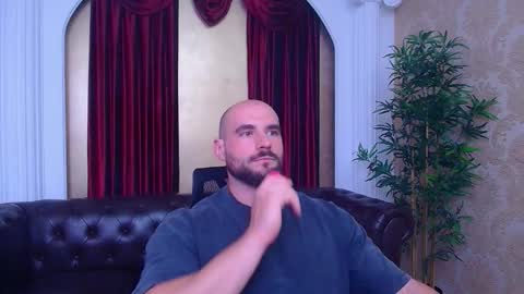 Snapshot of adamjameson chatting on September 18, 9:02 am AdamJameson online show from September 18, 9:02 am