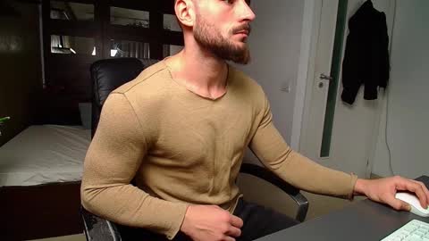 Snapshot of adamjameson chatting on February 19, 6:22 am AdamJameson online show from February 19, 6:22 am