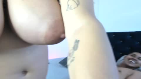 ADAMS Y NIKI online show from December 17, 8:10 pm