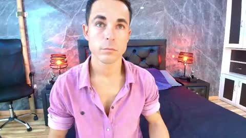 Im Adams Sanz online show from March 24, 7:09 pm