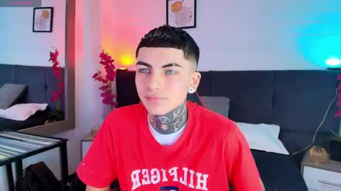 AdamsWalkerr  online show from April 18, 1:13 pm