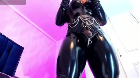 NIcolle online show from July 12, 2:53 pm