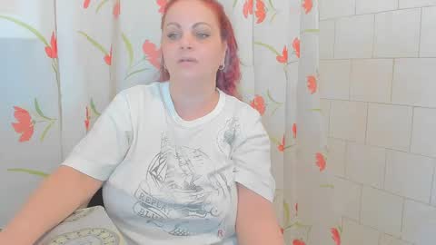 Snapshot of adelamilfsexy chatting on February 18, 9:42 pm izabellamilf online show from February 18, 9:42 pm