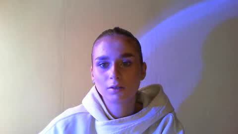 Adele Amore online show from February 7, 7:18 am