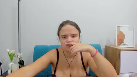 adelecruzz online show from October 11, 7:35 am