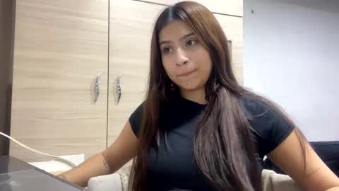 adellein foxx online show from October 16, 5:07 am