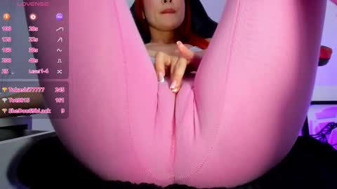Snapshot of adelinaconte1 chatting on February 5, 10:33 pm adelinaconte1 online show from February 5, 10:33 pm