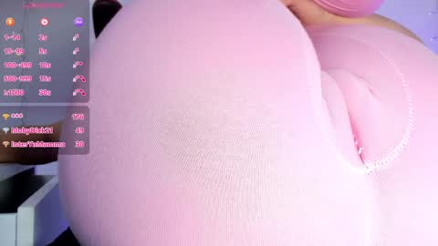 Snapshot of adelinaconte1 chatting on February 7, 10:30 pm adelinaconte1 online show from February 7, 10:30 pm