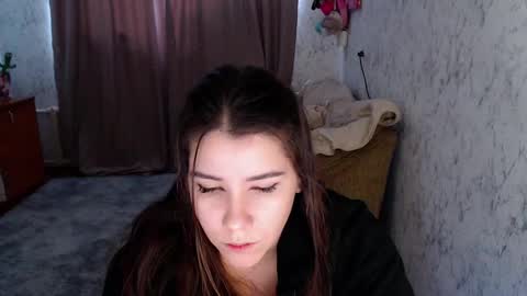 Snapshot of adelmaud chatting on February 13, 8:17 am AdelMaud online show from February 13, 8:17 am