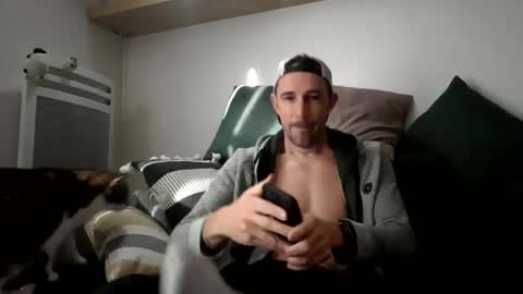 adibou13 online show from February 25, 9:02 am