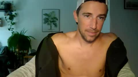 adibou13 online show from April 29, 1:49 pm