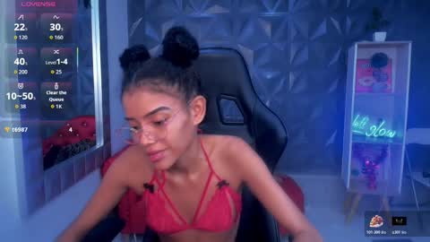 adisson_petite1 online show from November 28, 2:02 pm
