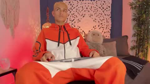 adonis_wb online show from January 17, 2:43 am