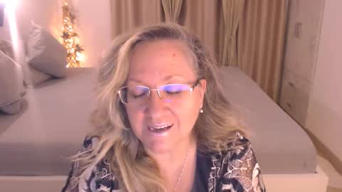 Cryna online show from November 22, 6:06 pm